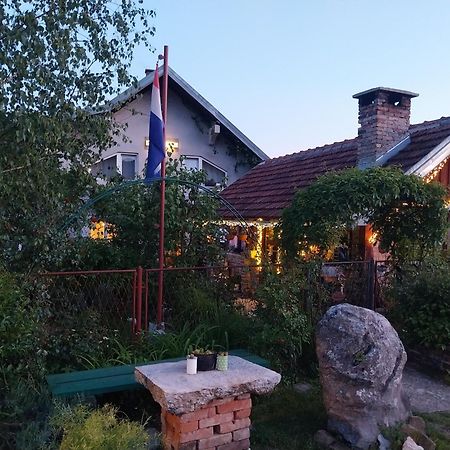 Apartment Ada Bed & Breakfast Gračac Kültér fotó