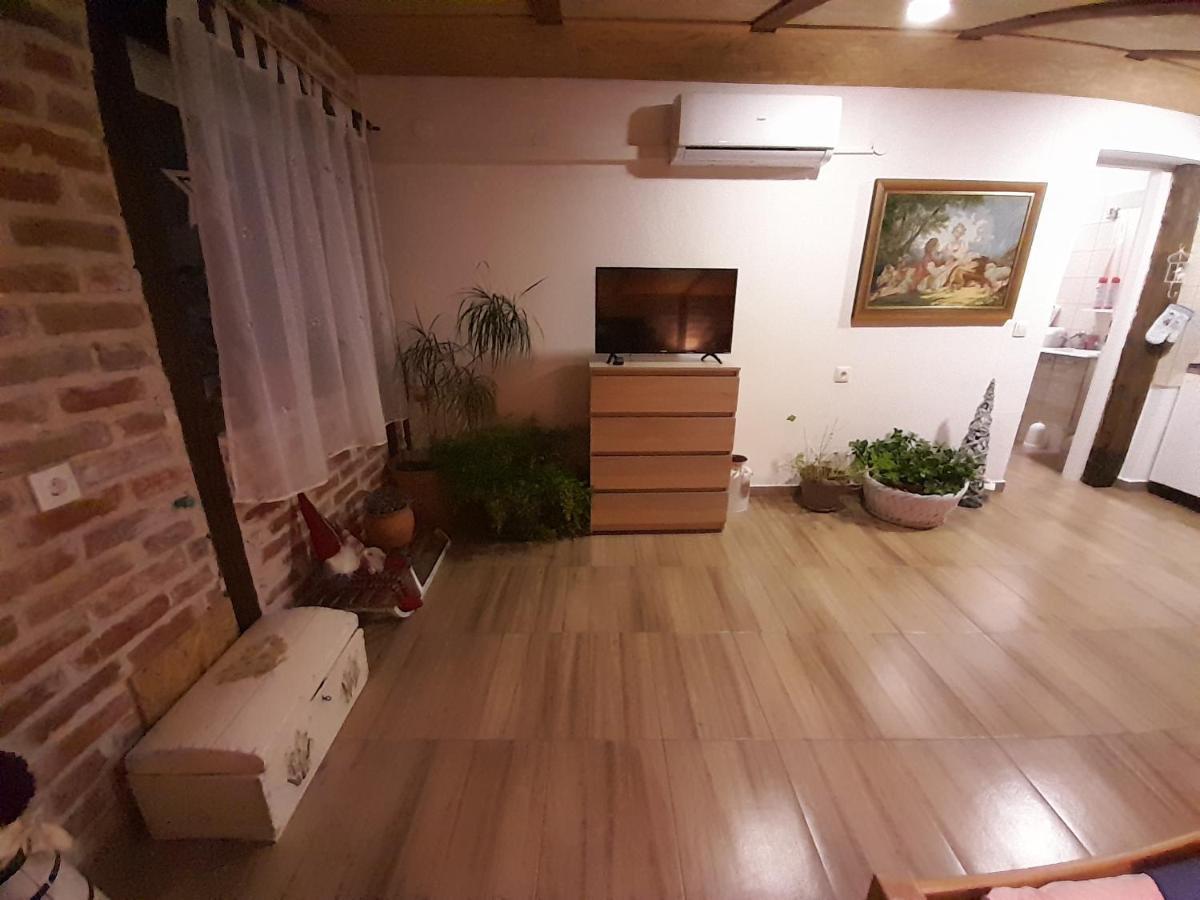 Apartment Ada Bed & Breakfast Gračac Kültér fotó