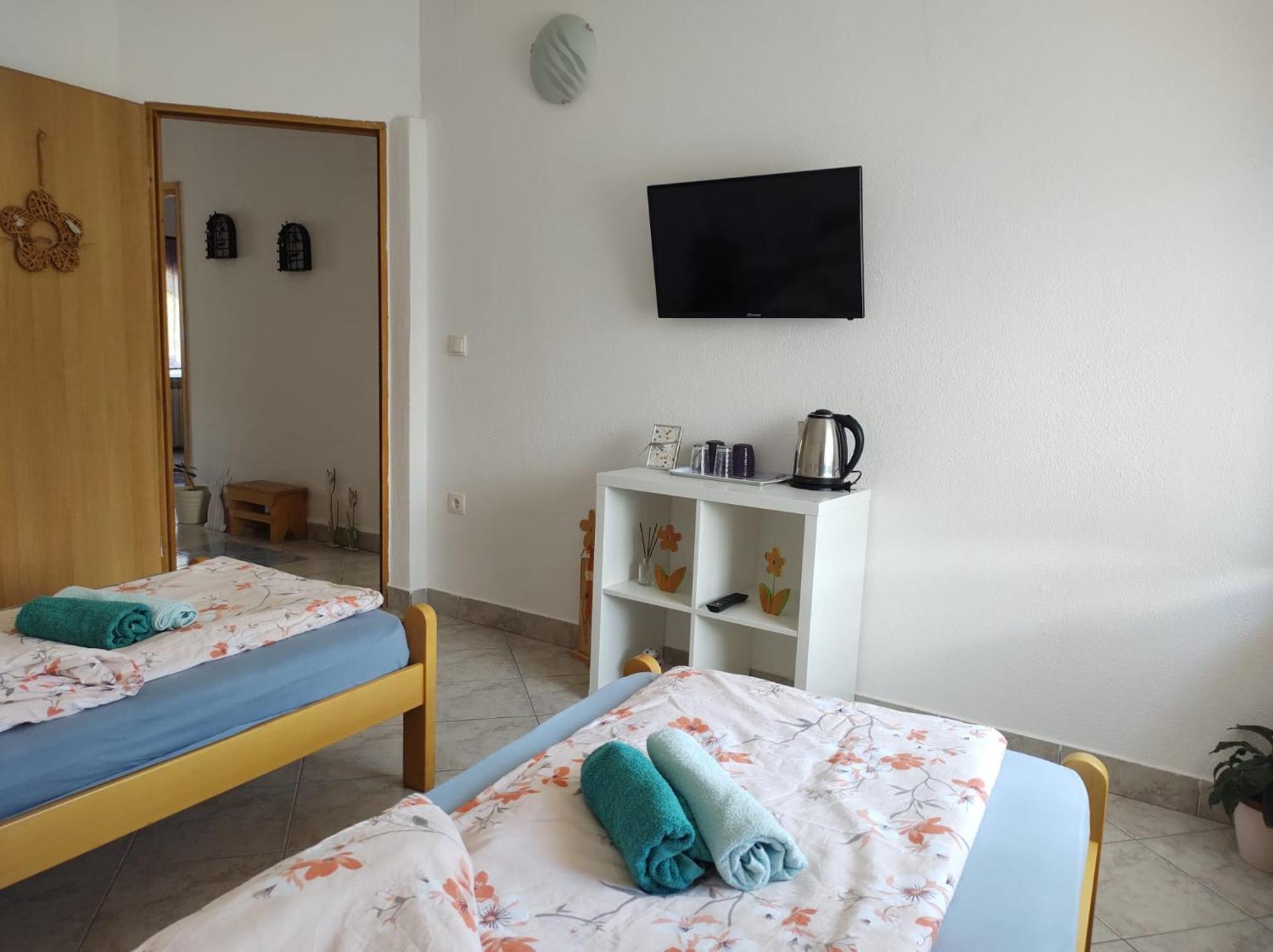 Apartment Ada Bed & Breakfast Gračac Szoba fotó